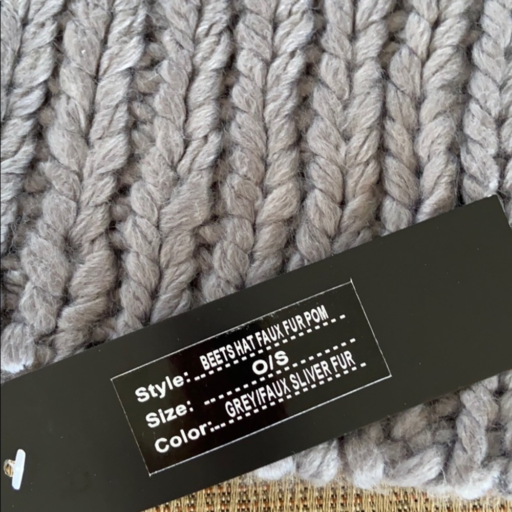 NEW Women’s SKEA knit hat grey with silver fur pom - Picture 4 of 5